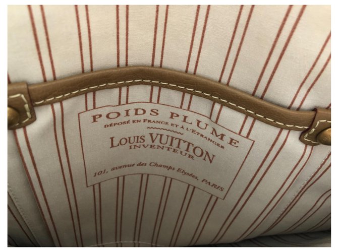 Louis Vuitton Peso piuma TRIANON verticale Beige - vista 5