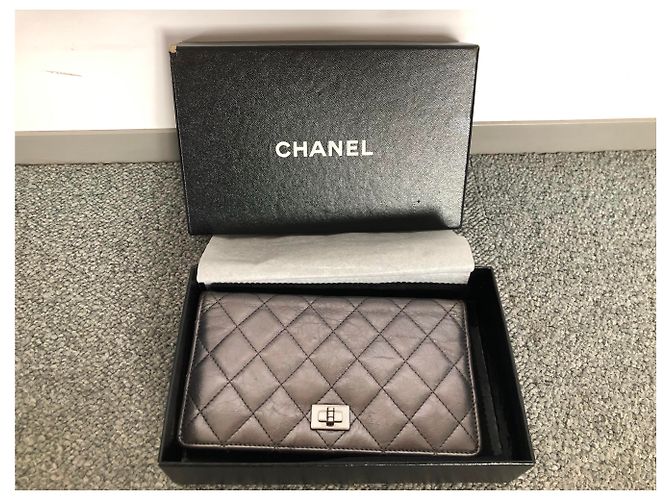 Chanel 2.55 Brieftasche aus gestepptem Leder grau - Ansicht 5