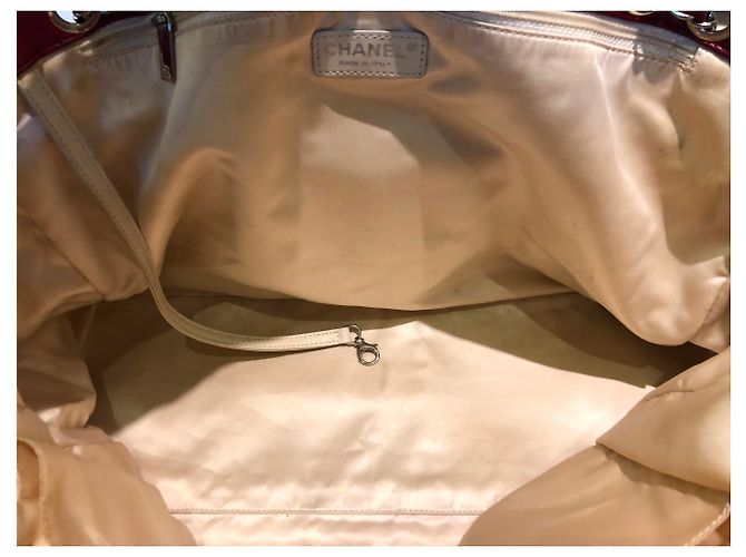 Chanel East West Tote XL in pelle rossa Bordò - vista 4