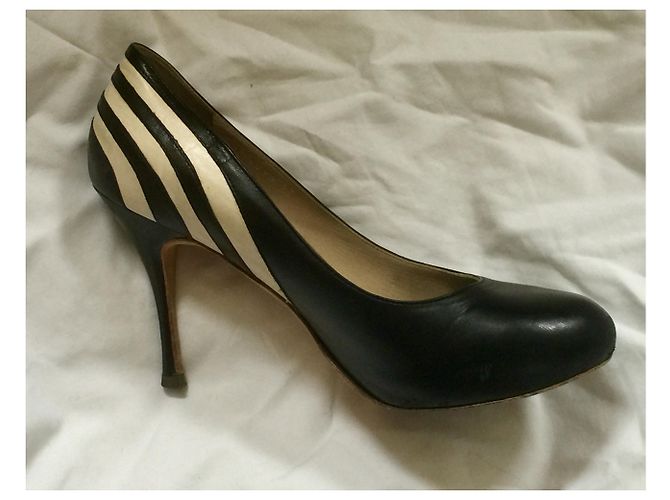 Alexander Mcqueen Pompe in bianco e nero - vista 4