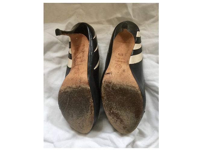 Alexander Mcqueen Pompe in bianco e nero - vista 5