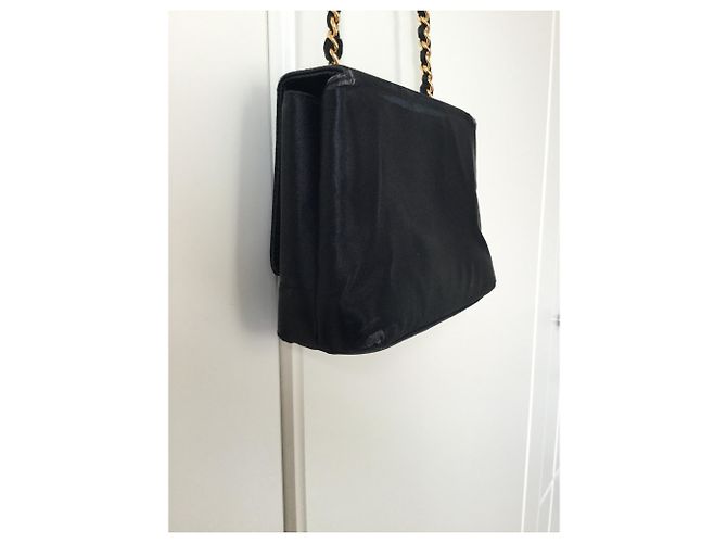Chanel Pochette in raso Camellia Nero - vista 3