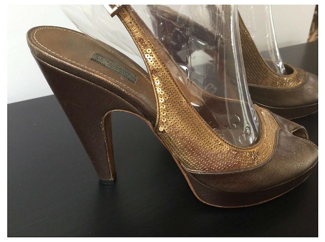 Prada Peeptoe in bronzo con paillettes D'oro - vista 4