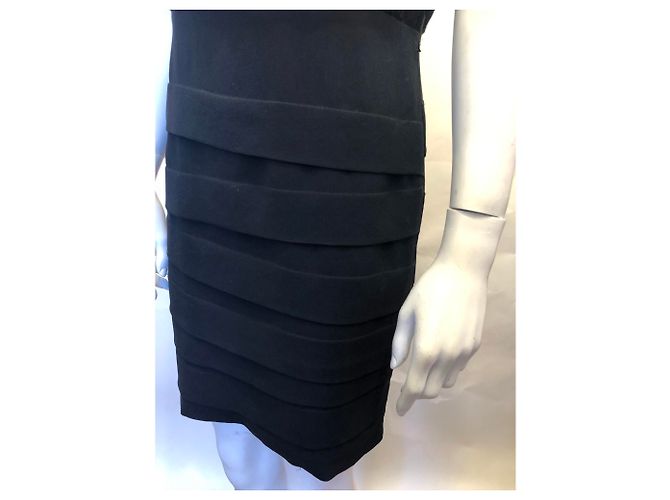 Alice + Olivia Schwarzes Kleid mit Rüschen - Ansicht 4