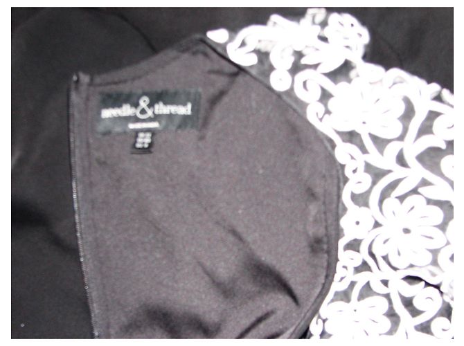 Autre Marque Needle & Thread Schwarzes Kleid mit Spitze Weiß - Ansicht 5