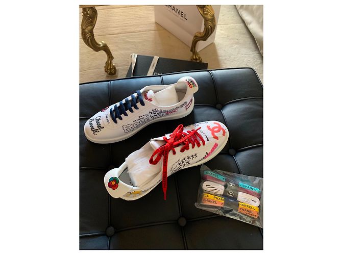 Sneakers CHANEL PHARRELL Capsula Collection Grafiti neuve Bianco - vista 4