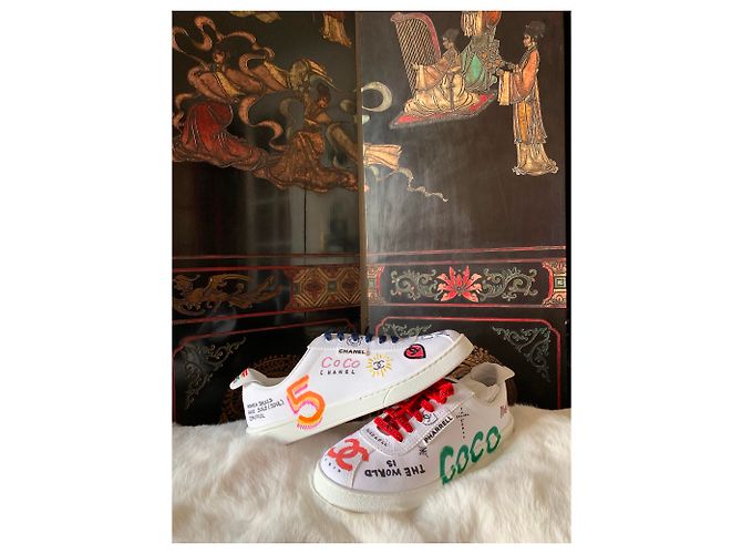 Sneakers CHANEL PHARRELL Capsula Collection Grafiti neuve Bianco - vista 5