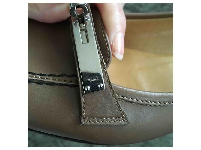 Hermès Kelly lock shoes Taupe - vista 2