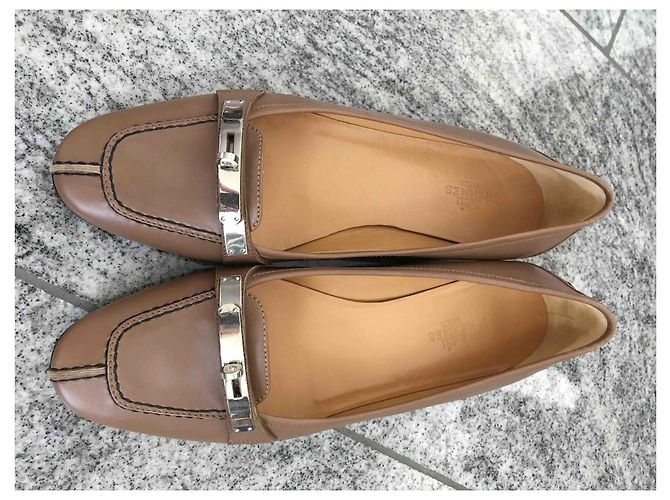 Hermès Kelly lock shoes Taupe - vista 5