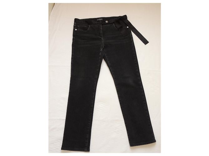 CHANEL Jeans mit Seidenschleifengürtel Schwarz - Ansicht 2