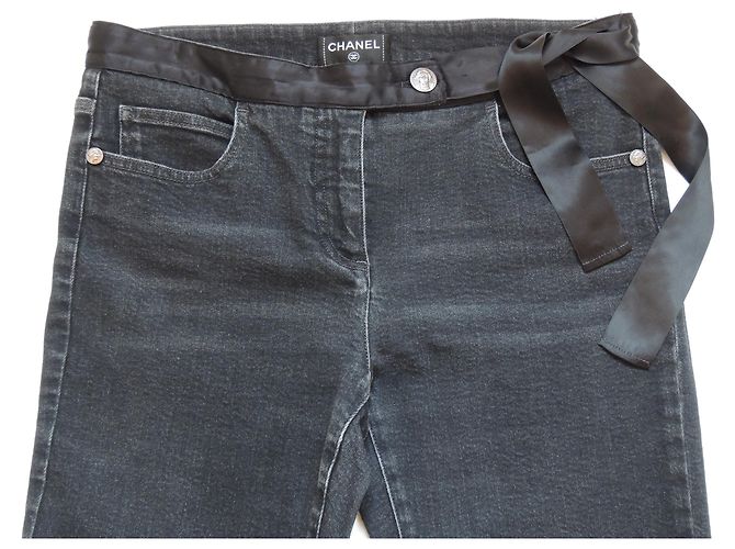 CHANEL Jeans mit Seidenschleifengürtel Schwarz - Ansicht 3