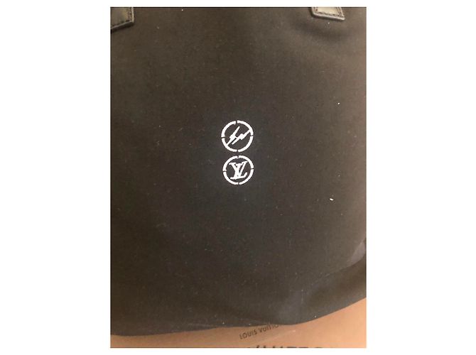 Sac Louis Vuitton Cabas light Noir - vue 2