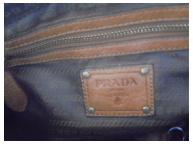 Prada große Tasche aus handgeschnitztem Leder, sehr elegant Karamell - Ansicht 4