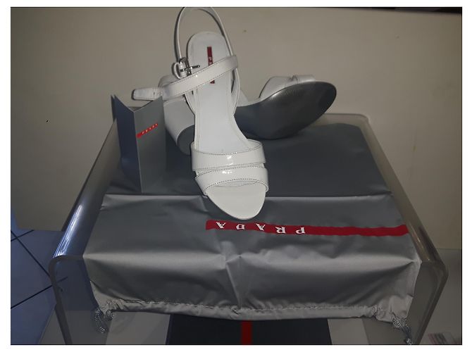 Prada Absatzsandale Weiß Lackleder 39 - Ansicht 3