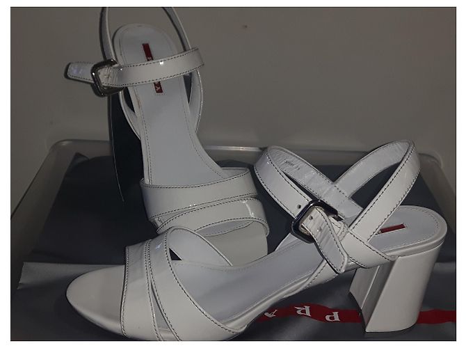 Prada Absatzsandale Weiß Lackleder 39 - Ansicht 8