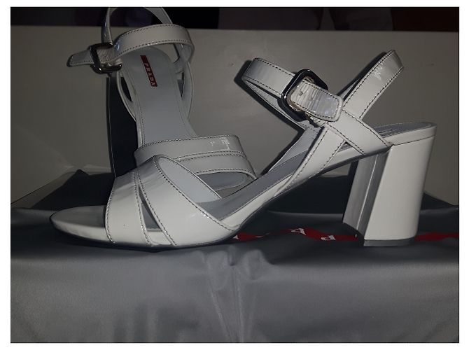 Prada Absatzsandale Weiß Lackleder 39 - Ansicht 9