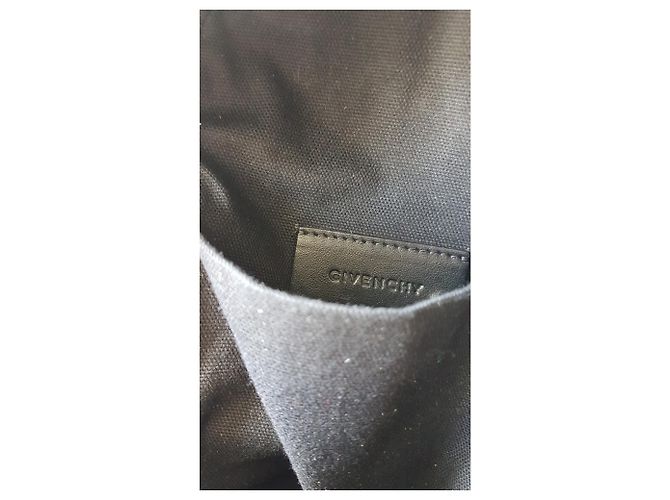 Givenchy NANO - vue 13