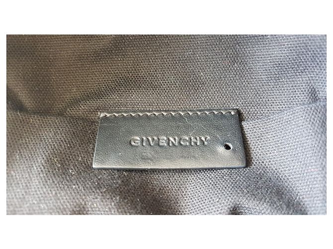 Givenchy NANO - vue 14