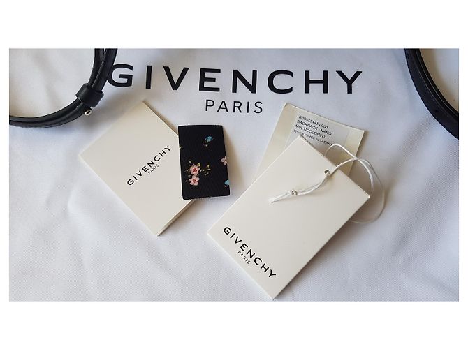 Givenchy NANO - vue 15