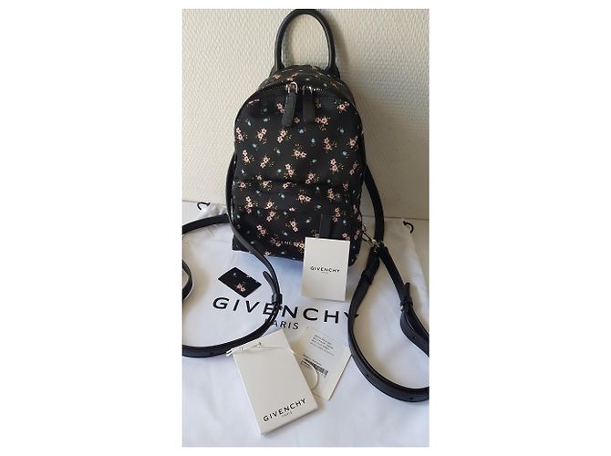 Givenchy NANO - vue 16