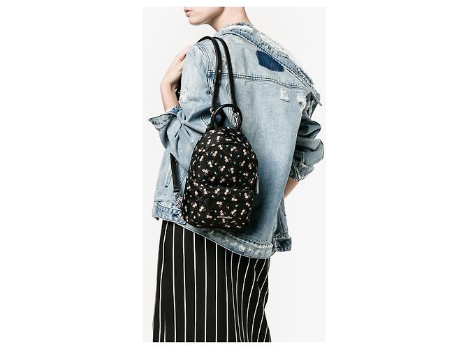 Givenchy NANO - vue 2