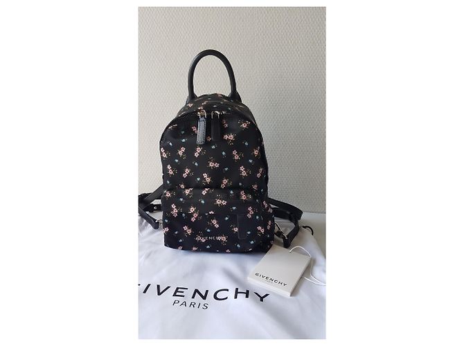 Givenchy NANO - vue 20