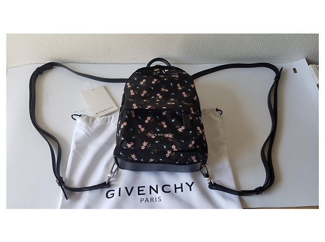 Givenchy NANO - vue 21