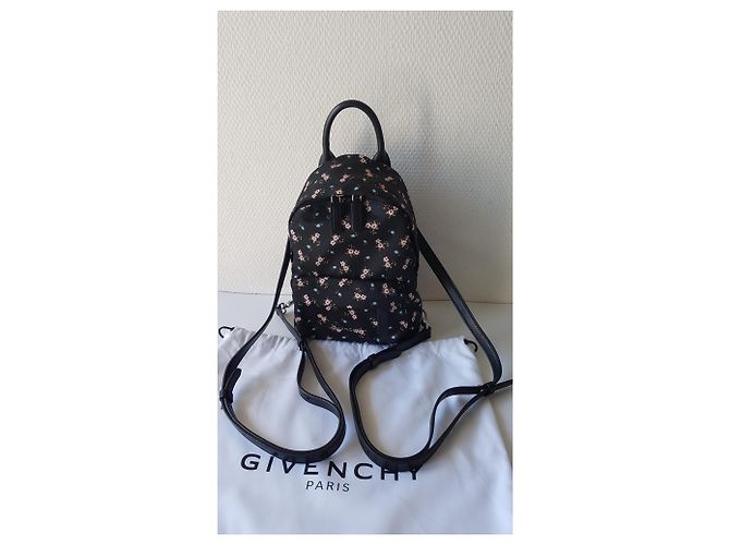 Givenchy NANO - vue 22