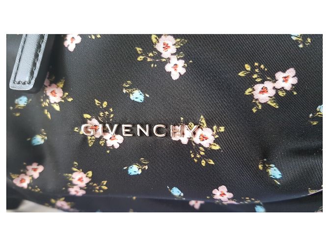 Givenchy NANO - vue 4