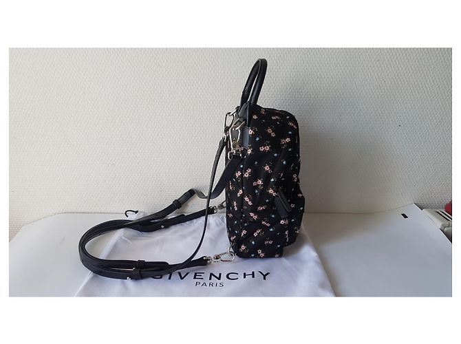 Givenchy NANO - vue 5