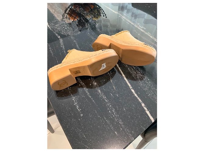 Chanel zuecos Beige - vista 2