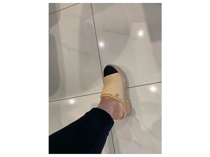 Chanel zuecos Beige - vista 3