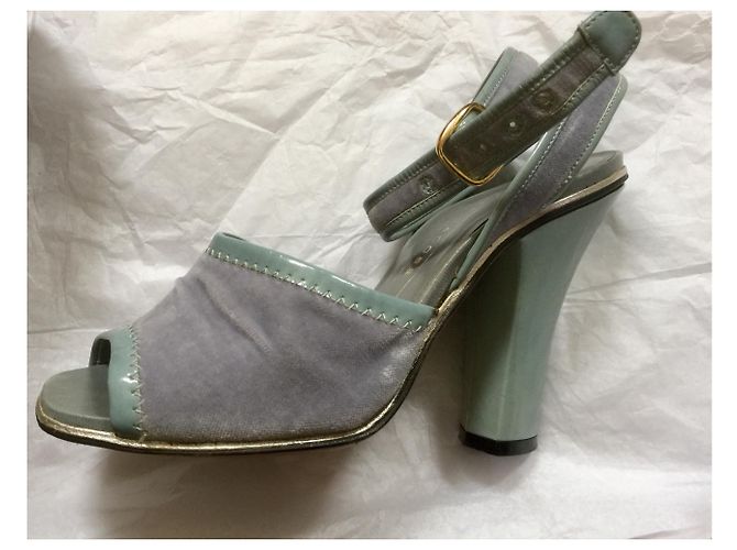 Marc Jacobs Absatzschuhe hellblauer Samt und türkises Lackleder - Ansicht 2