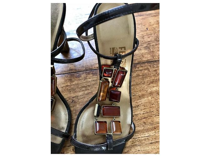 Salvatore Ferragamo Sandali da sera con gemme Caramello Marrone scuro - vista 11