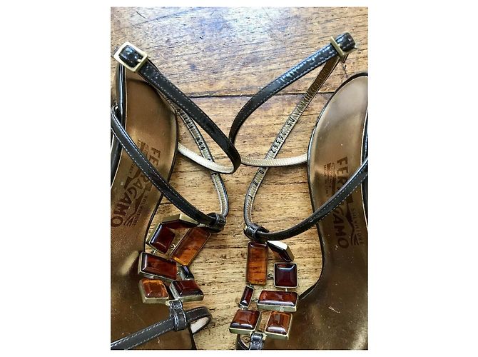 Salvatore Ferragamo Sandali da sera con gemme Caramello Marrone scuro - vista 5