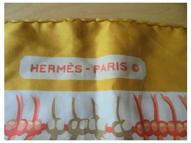Hermès SQUARE DELLA SETA DELL'ANNATA DI HERMES RARE Arancione Bianco sporco Corallo - vista 3