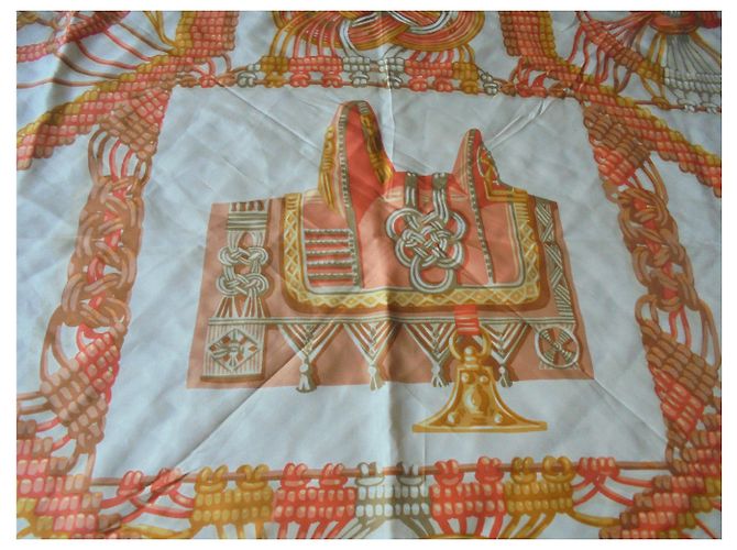 Hermès SQUARE DELLA SETA DELL'ANNATA DI HERMES RARE Arancione Bianco sporco Corallo - vista 4