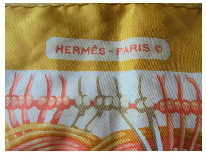 Hermès SQUARE DELLA SETA DELL'ANNATA DI HERMES RARE Arancione Bianco sporco Corallo - vista 6