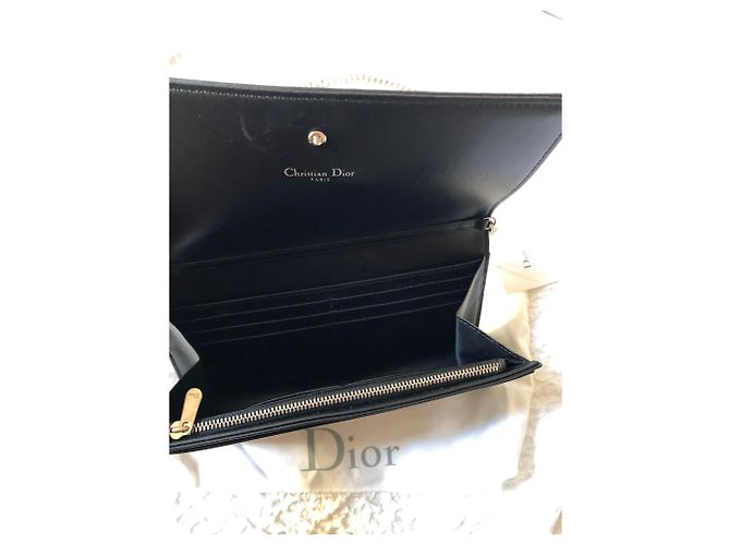 Diorama Large Wallet on Chain - vista 3