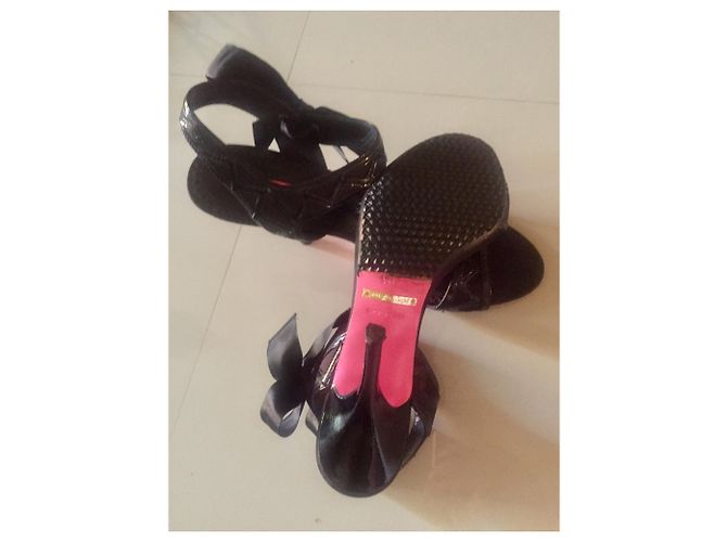 Sandali Betsey Johnson in vernice nera Nero - vista 3