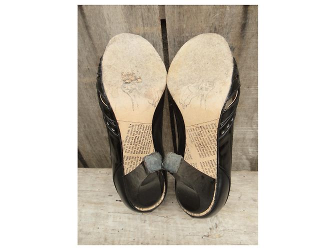 John Galliano Pumps aus schwarzem Leder 10cm Absatz - Ansicht 6