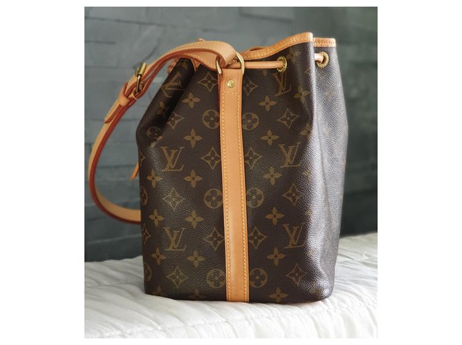 Louis Vuitton Petit Noe Marrone - vista 3