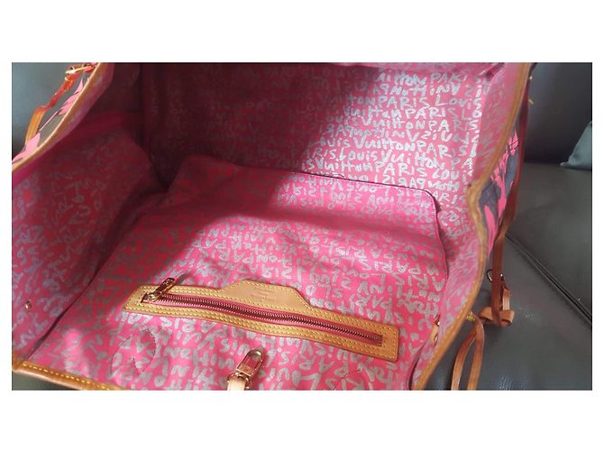 Neverfull Louis Vuitton Graffiti inolvidable Rosa - vista 4