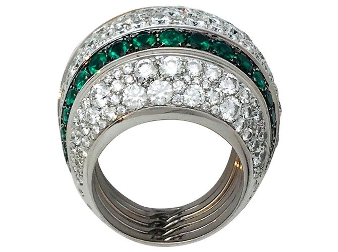 De Grisogono Ring, modello "Jiya", in oro bianco, diamanti e smeraldi. - vista 11
