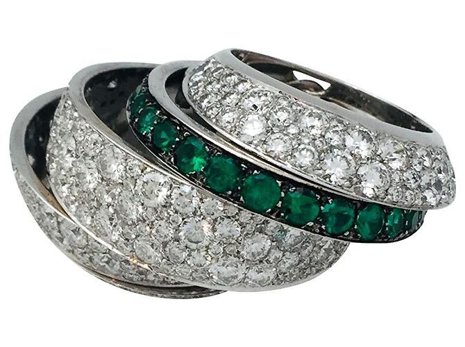 De Grisogono Ring, modello "Jiya", in oro bianco, diamanti e smeraldi. - vista 7