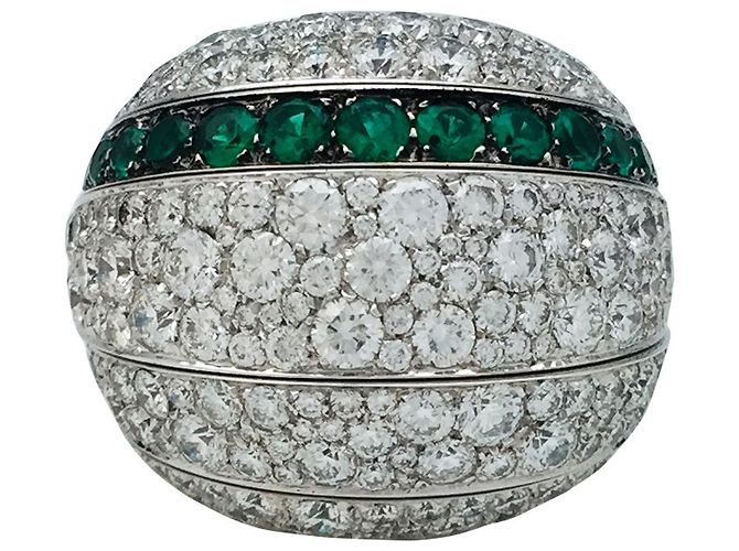 De Grisogono Ring, modello "Jiya", in oro bianco, diamanti e smeraldi. - vista 9