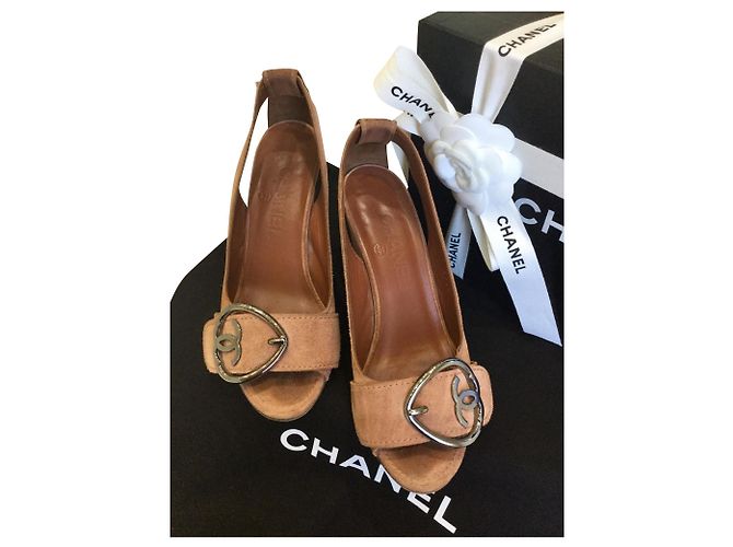 Scarpe aperte in punta CHANEL con zeppa Caramello - vista 2