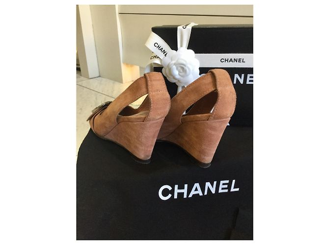 Scarpe aperte in punta CHANEL con zeppa Caramello - vista 4