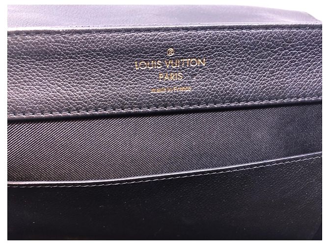 Borsa Louis Vuitton Lock Me PM Nero - vista 16