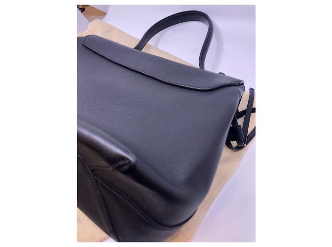 Borsa Louis Vuitton Lock Me PM Nero - vista 9